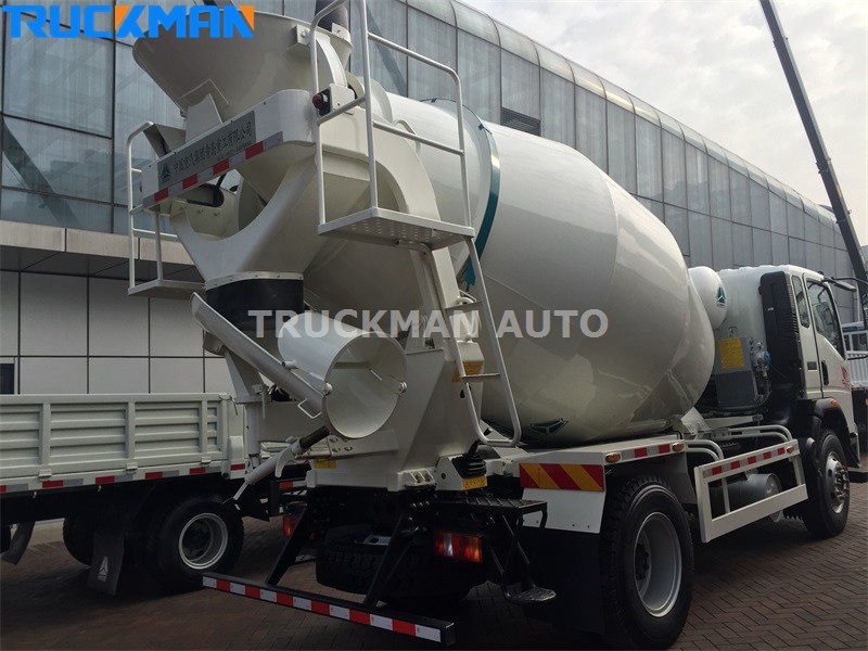 4x2 SINOTRUK HOWO 5 Cubic Meters Mixer Truck For Bolivia